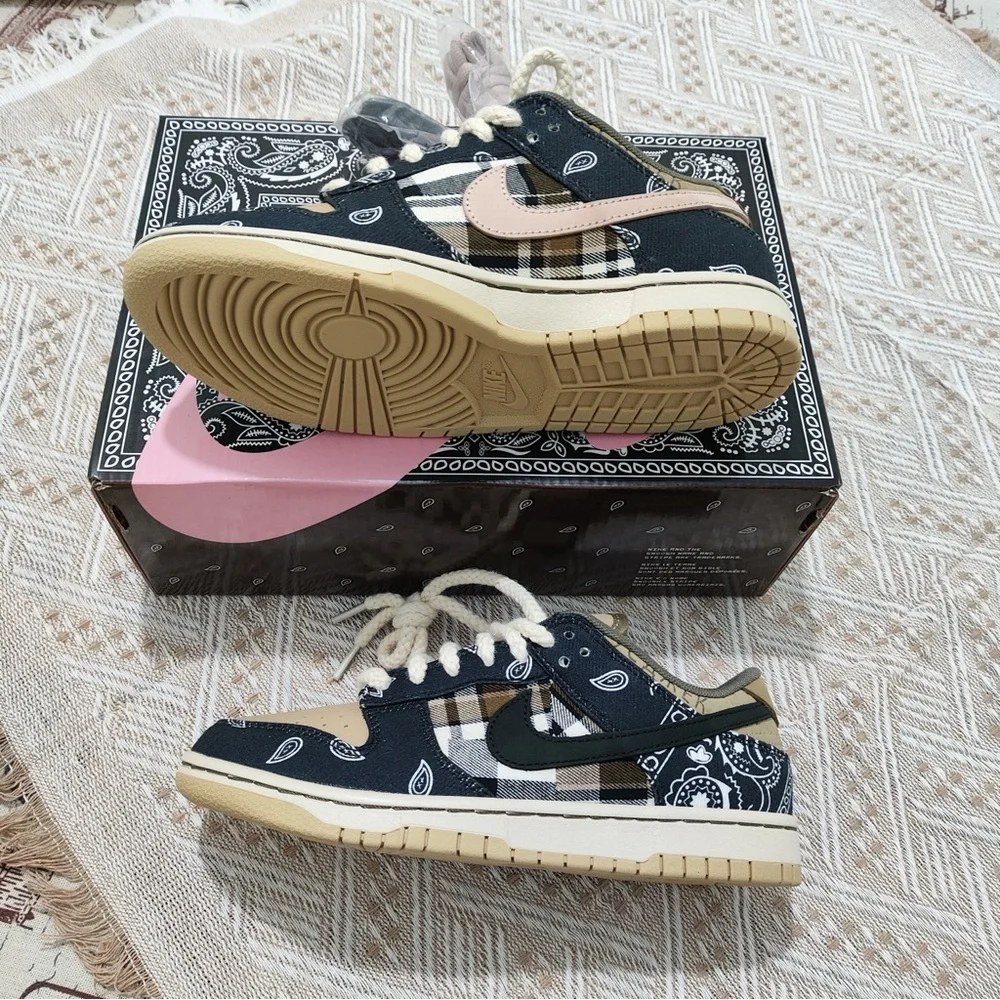 Nike SB Dunk Bandana Pattern Plaid Panel Sneakers - Picture 10 of 12